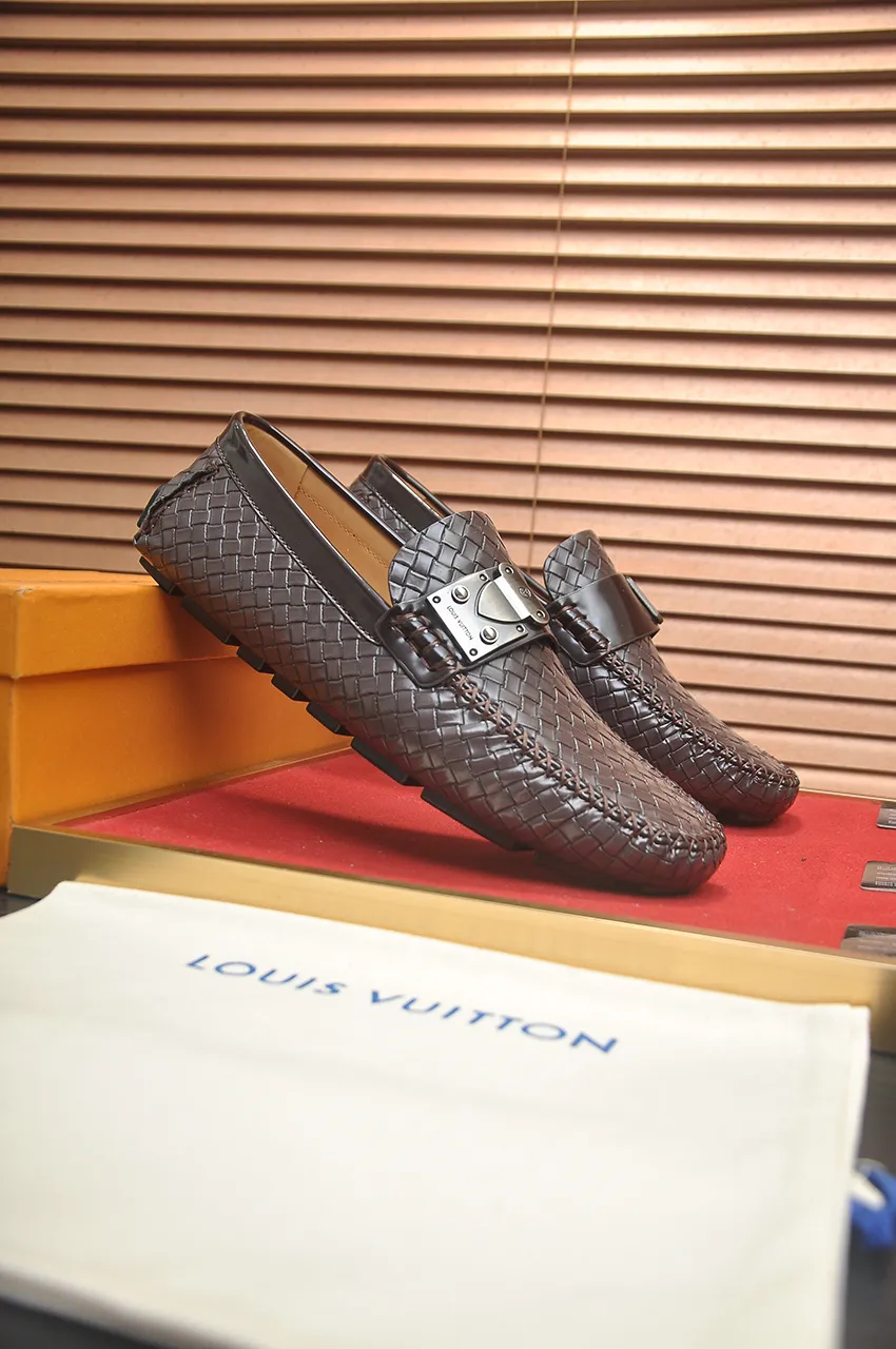 Men's men's shoes💰460💶 [LV Doudou shoes] (water-dyed cowhide lining) new model is on the market, available on the official website. The new Doudou shoes are processed into single-color materials, and the uppers are made of imported woven cowhide material. The body of the shoe is fully hemmed with mark thread, and is lined with imported original cowhide leather. The elegant shoe shape is super suitable for all-matching, and the size is 38-44.